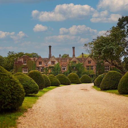 Seckford Hall Hotel & Spa Вудбридж Экстерьер фото