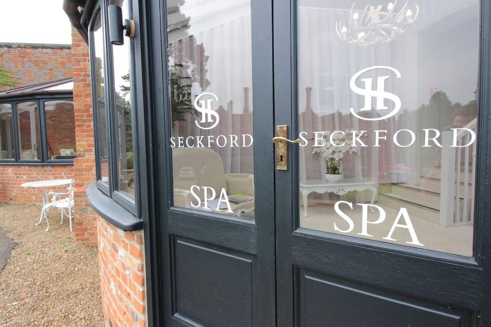 Seckford Hall Hotel & Spa Вудбридж Экстерьер фото