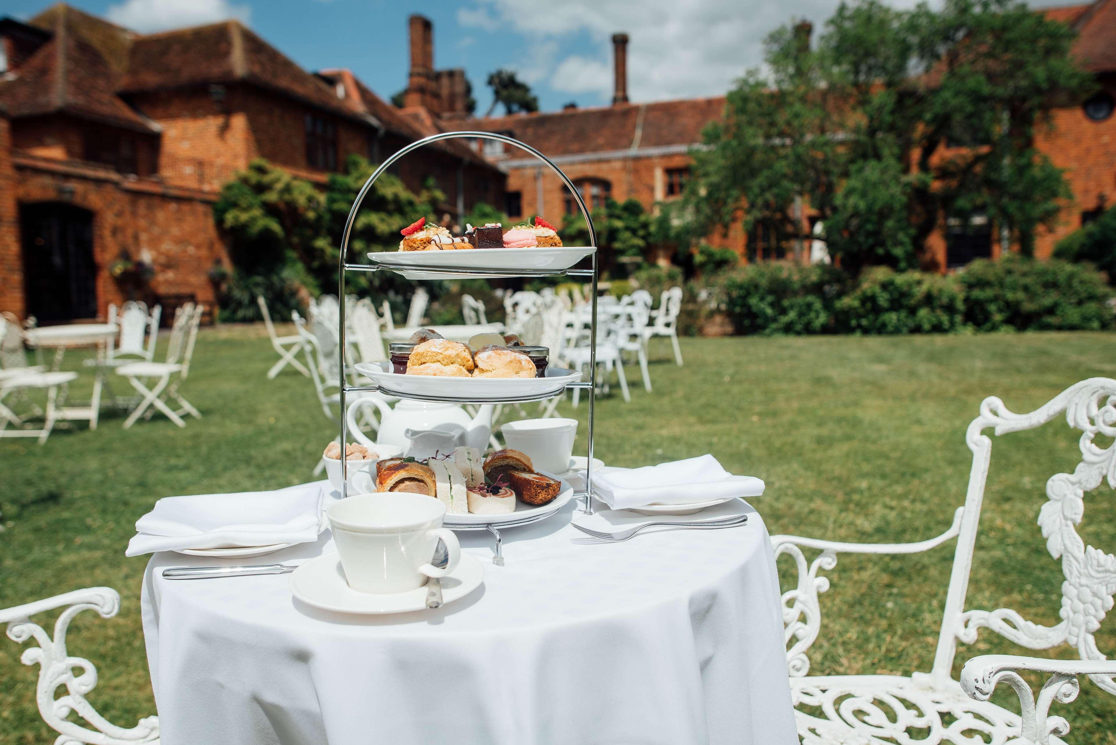 Seckford Hall Hotel & Spa Вудбридж Экстерьер фото