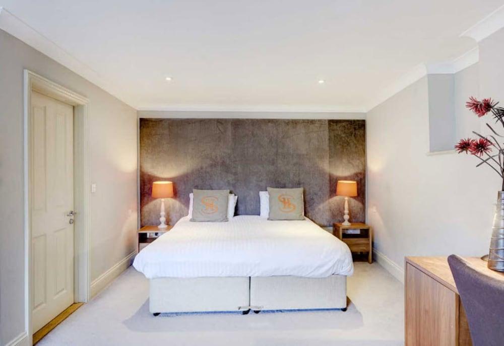 Seckford Hall Hotel & Spa Вудбридж Экстерьер фото