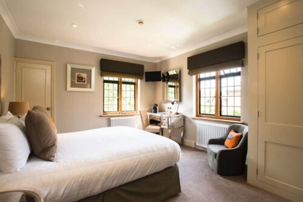 Seckford Hall Hotel & Spa Вудбридж Экстерьер фото