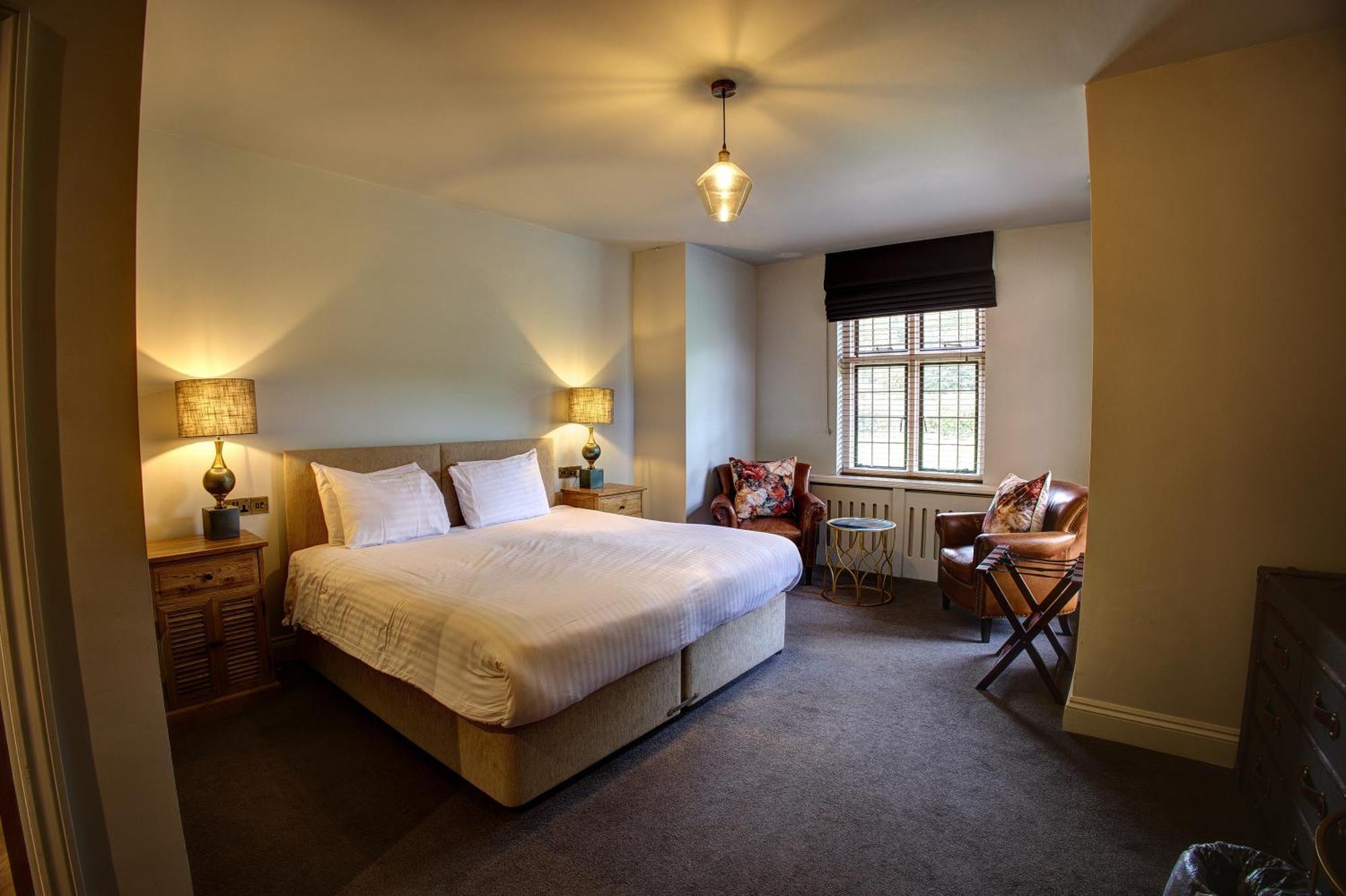 Seckford Hall Hotel & Spa Вудбридж Экстерьер фото