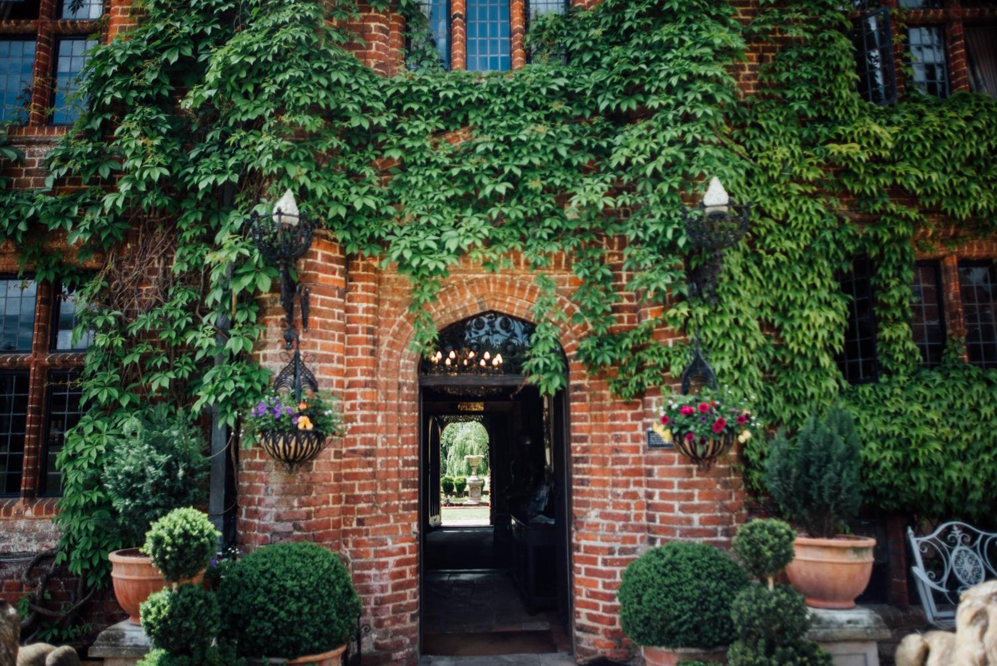 Seckford Hall Hotel & Spa Вудбридж Экстерьер фото