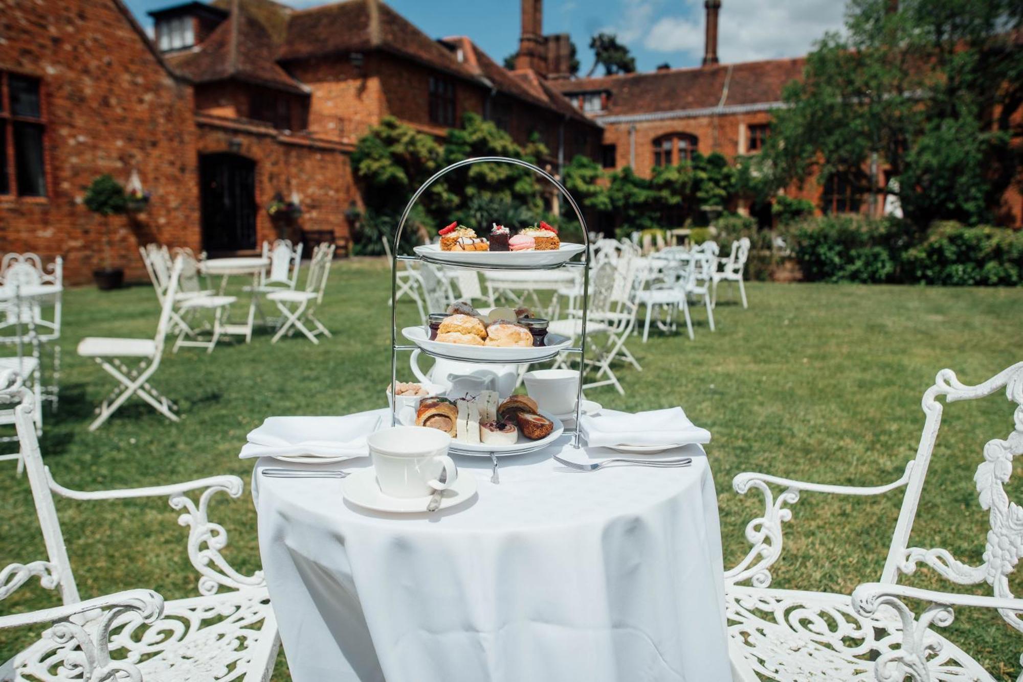 Seckford Hall Hotel & Spa Вудбридж Экстерьер фото